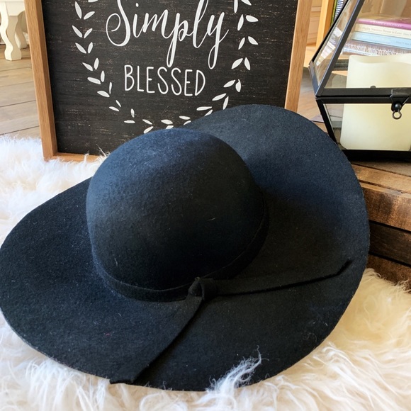 Women’s Wool Fashion Hat - Picture 2 of 3